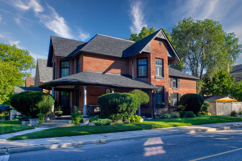 The Toronto Web Company demonstrates real estate photography of a family home